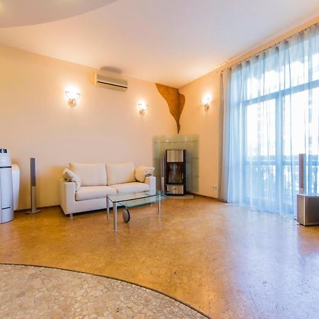 3-Room Apartments On Khreshchatyk. Building With Star Киев Экстерьер фото