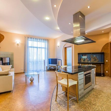 3-Room Apartments On Khreshchatyk. Building With Star Киев Экстерьер фото