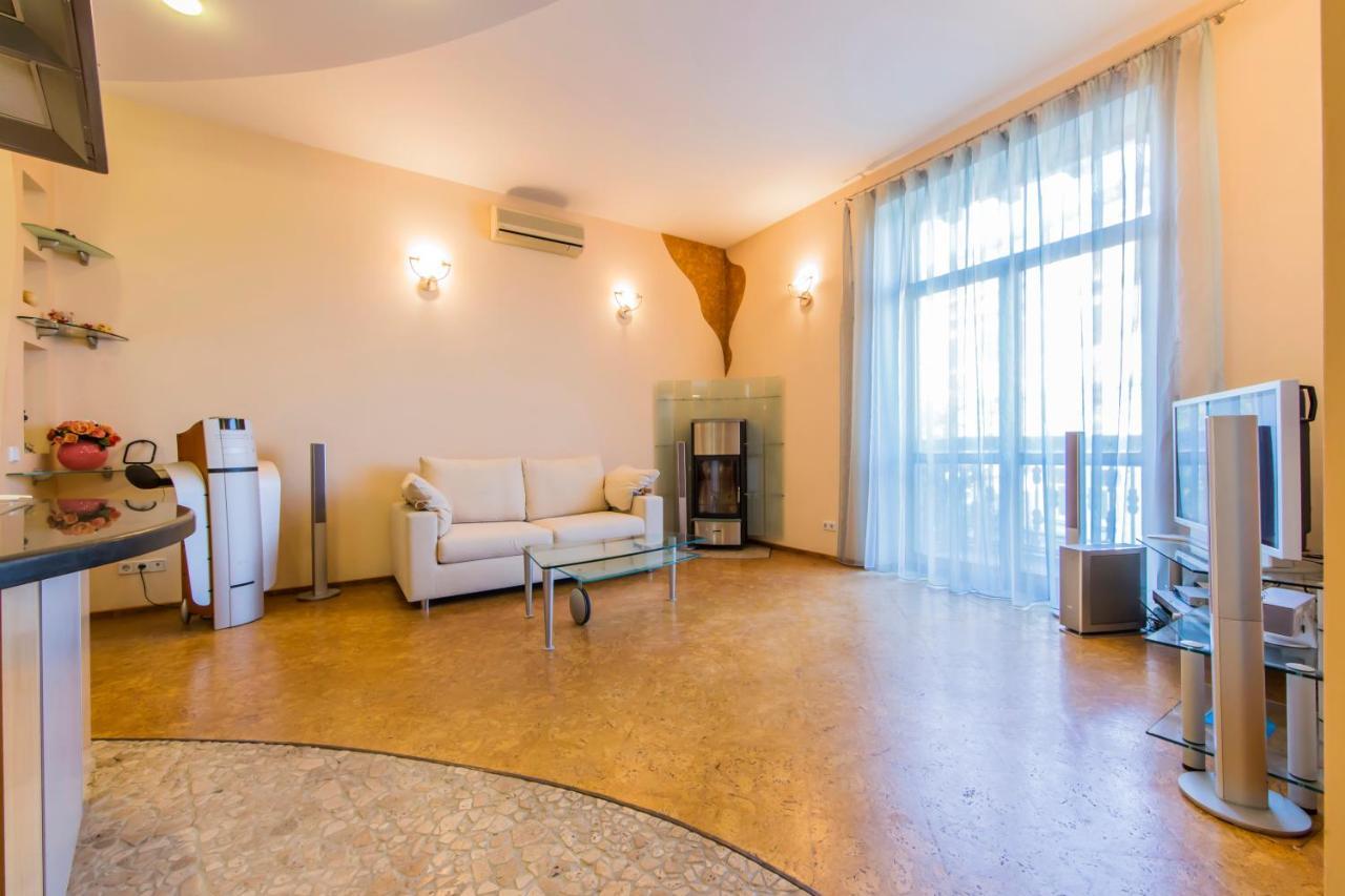 3-Room Apartments On Khreshchatyk. Building With Star Киев Экстерьер фото