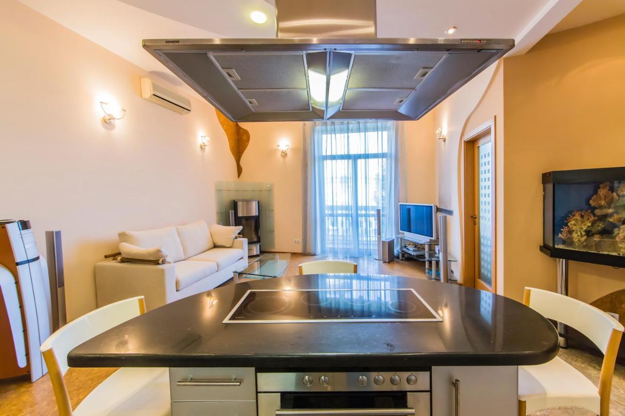 3-Room Apartments On Khreshchatyk. Building With Star Киев Экстерьер фото