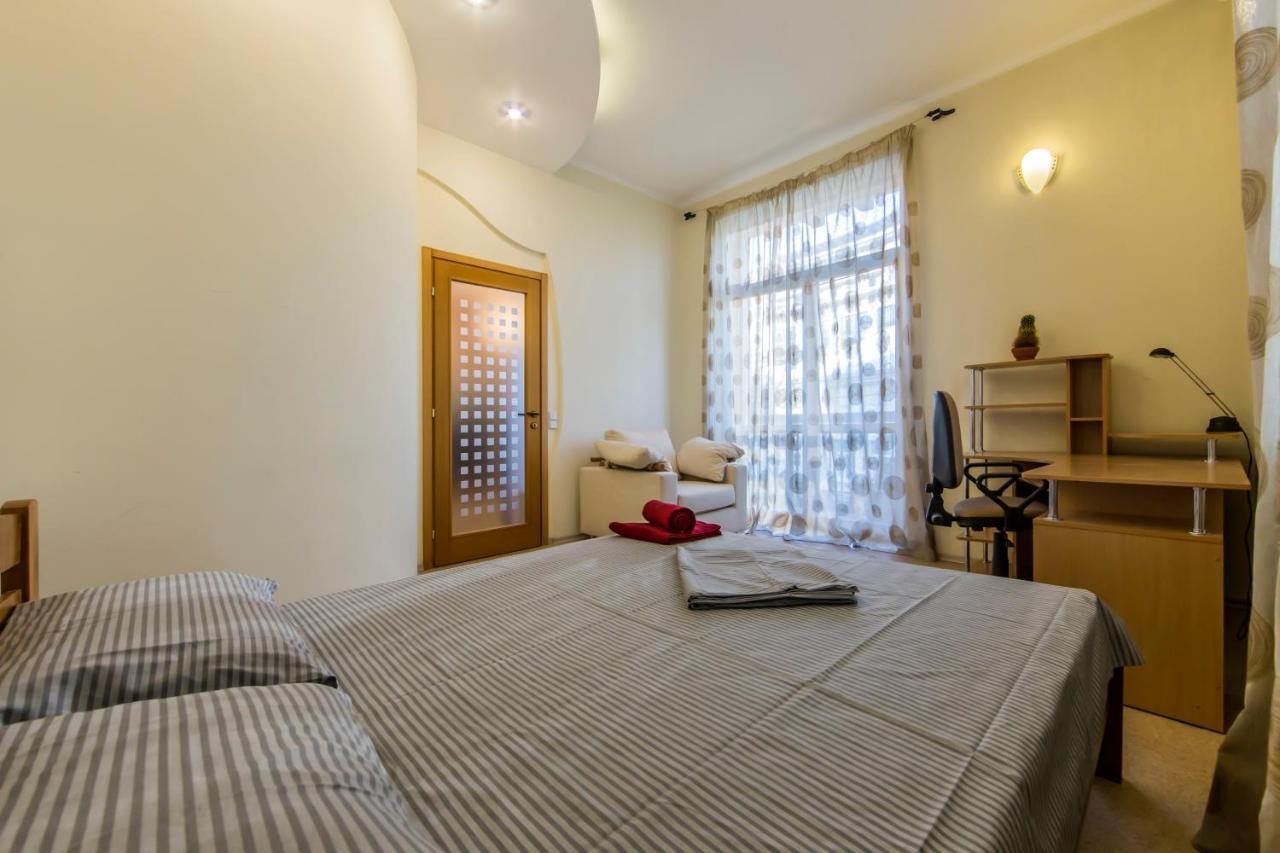 3-Room Apartments On Khreshchatyk. Building With Star Киев Экстерьер фото