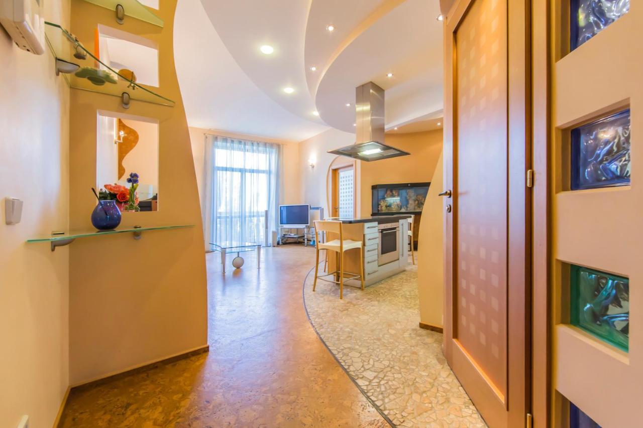 3-Room Apartments On Khreshchatyk. Building With Star Киев Экстерьер фото