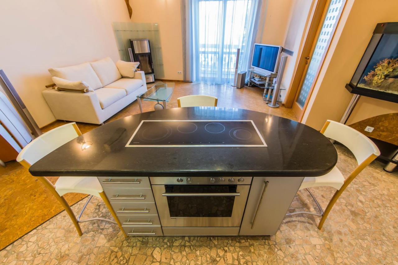 3-Room Apartments On Khreshchatyk. Building With Star Киев Экстерьер фото